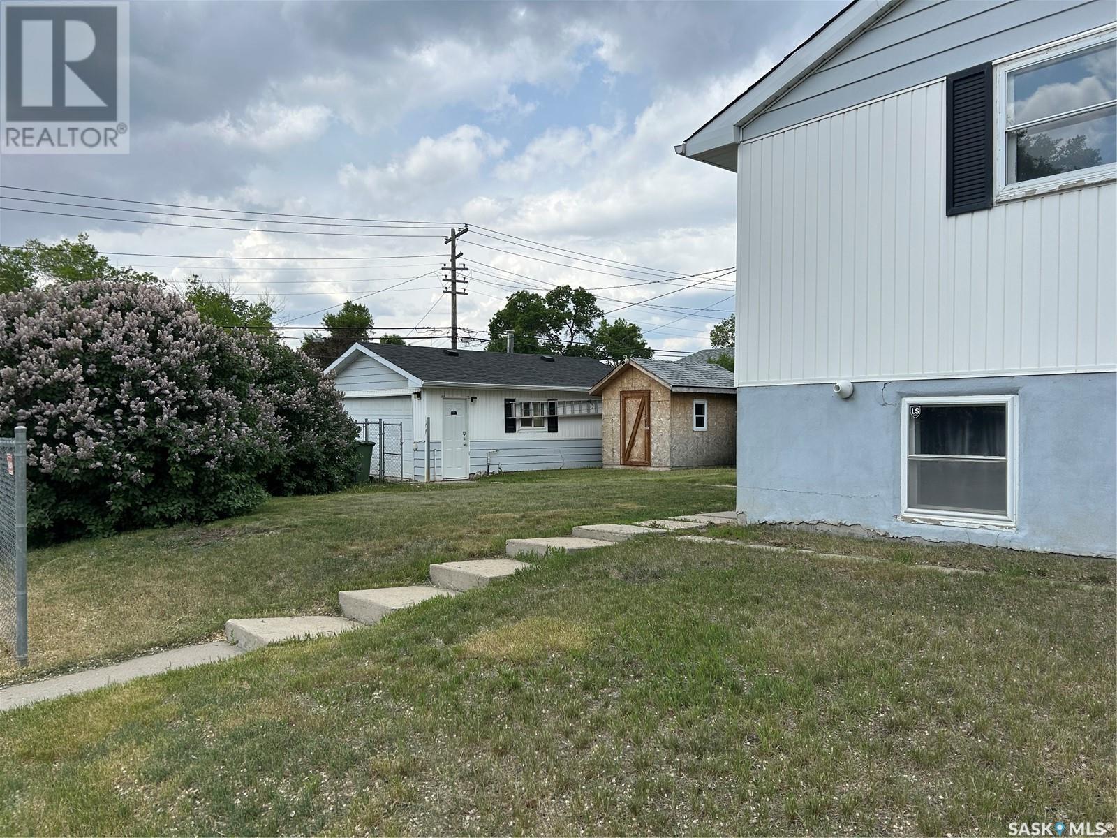 Single Family House Bi-level for Sale in  WALKER STREET Regina 
