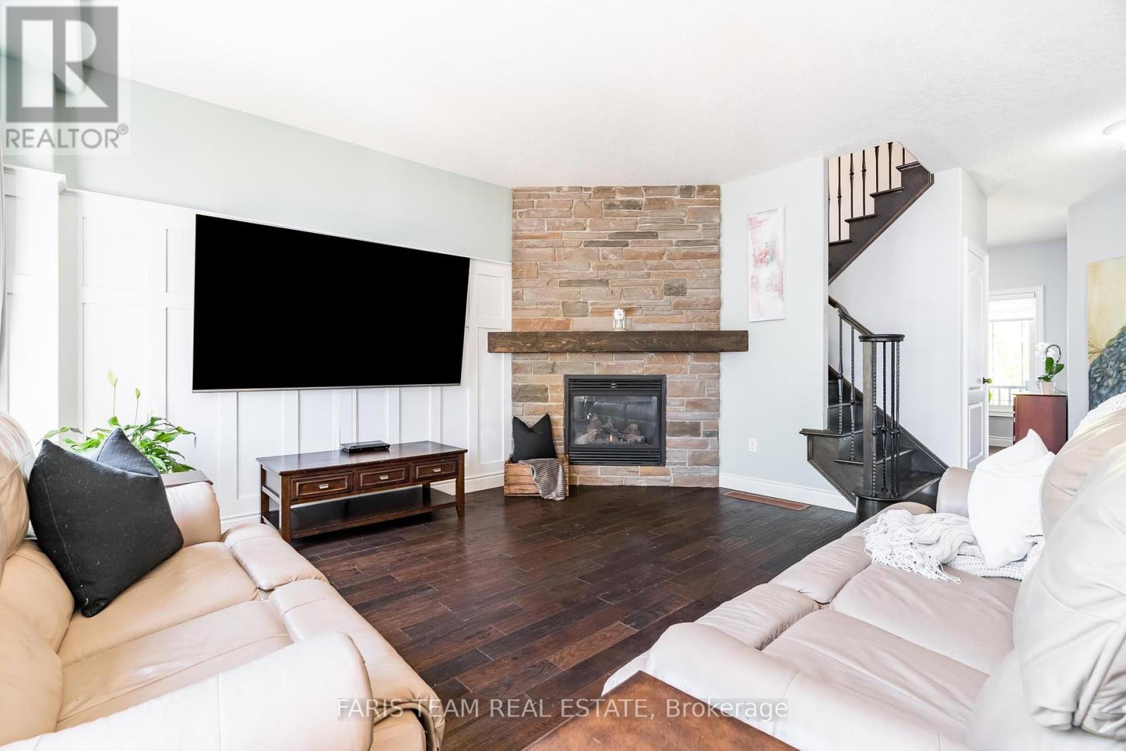 Photo 11 of 47 Quigley Street, Essa ON