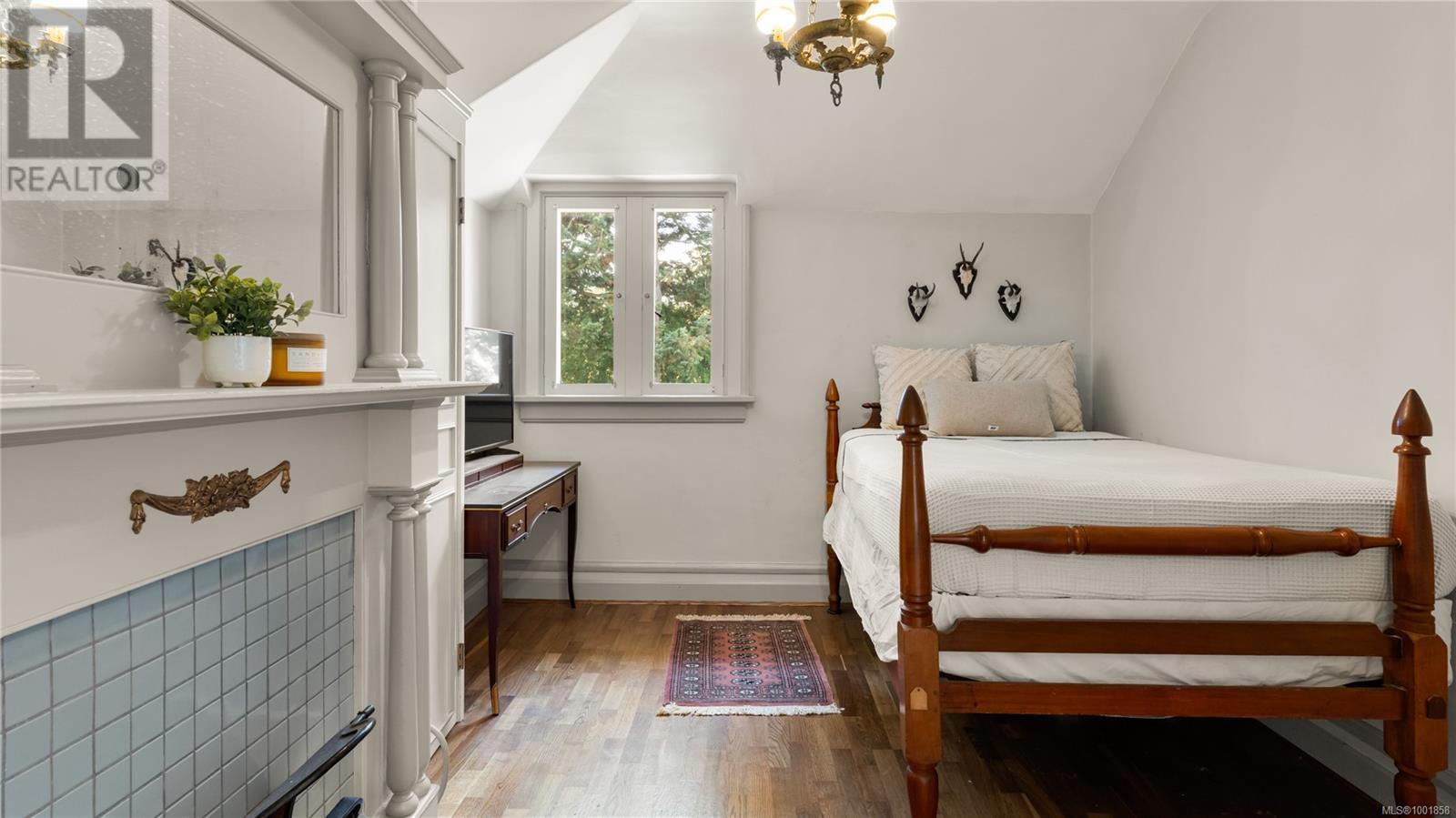 Photo 33 of 305 Denison Rd, Oak Bay BC