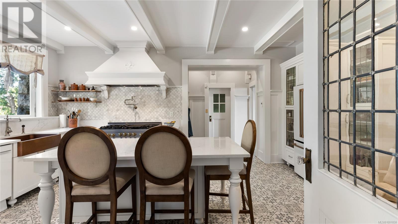 Photo 6 of 305 Denison Rd, Oak Bay BC
