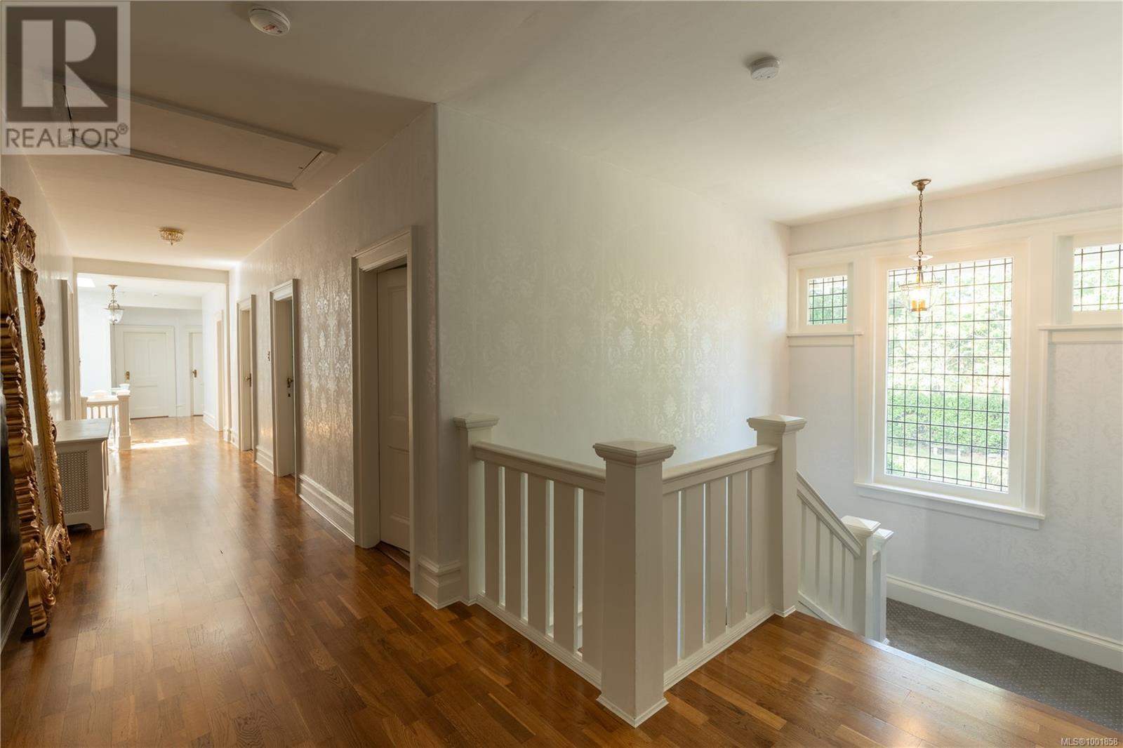 Photo 31 of 305 Denison Rd, Oak Bay BC