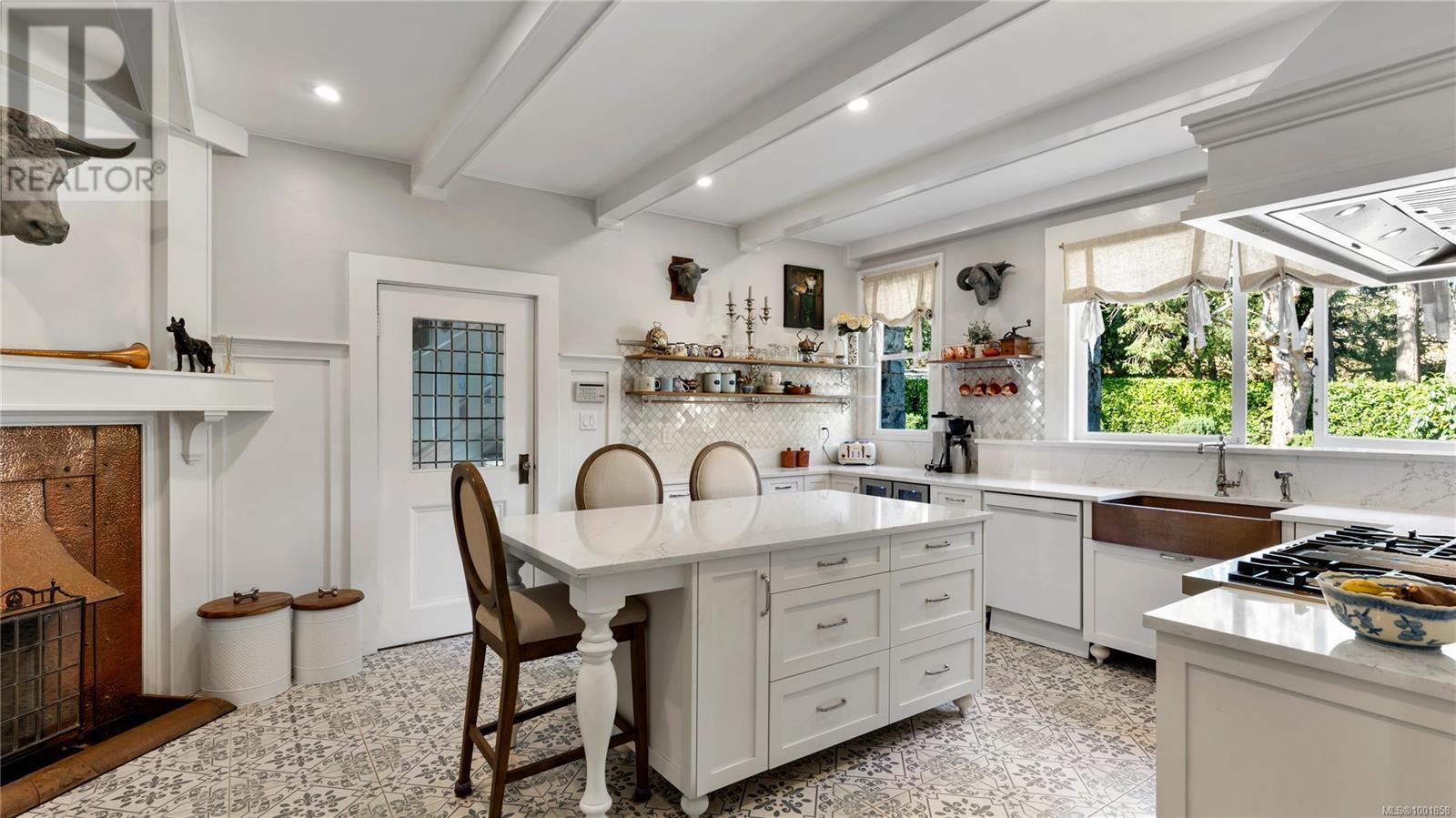 Photo 27 of 305 Denison Rd, Oak Bay BC