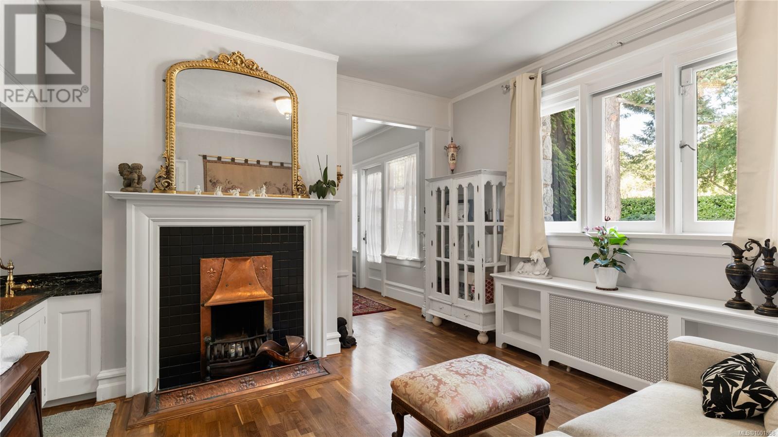 Photo 19 of 305 Denison Rd, Oak Bay BC