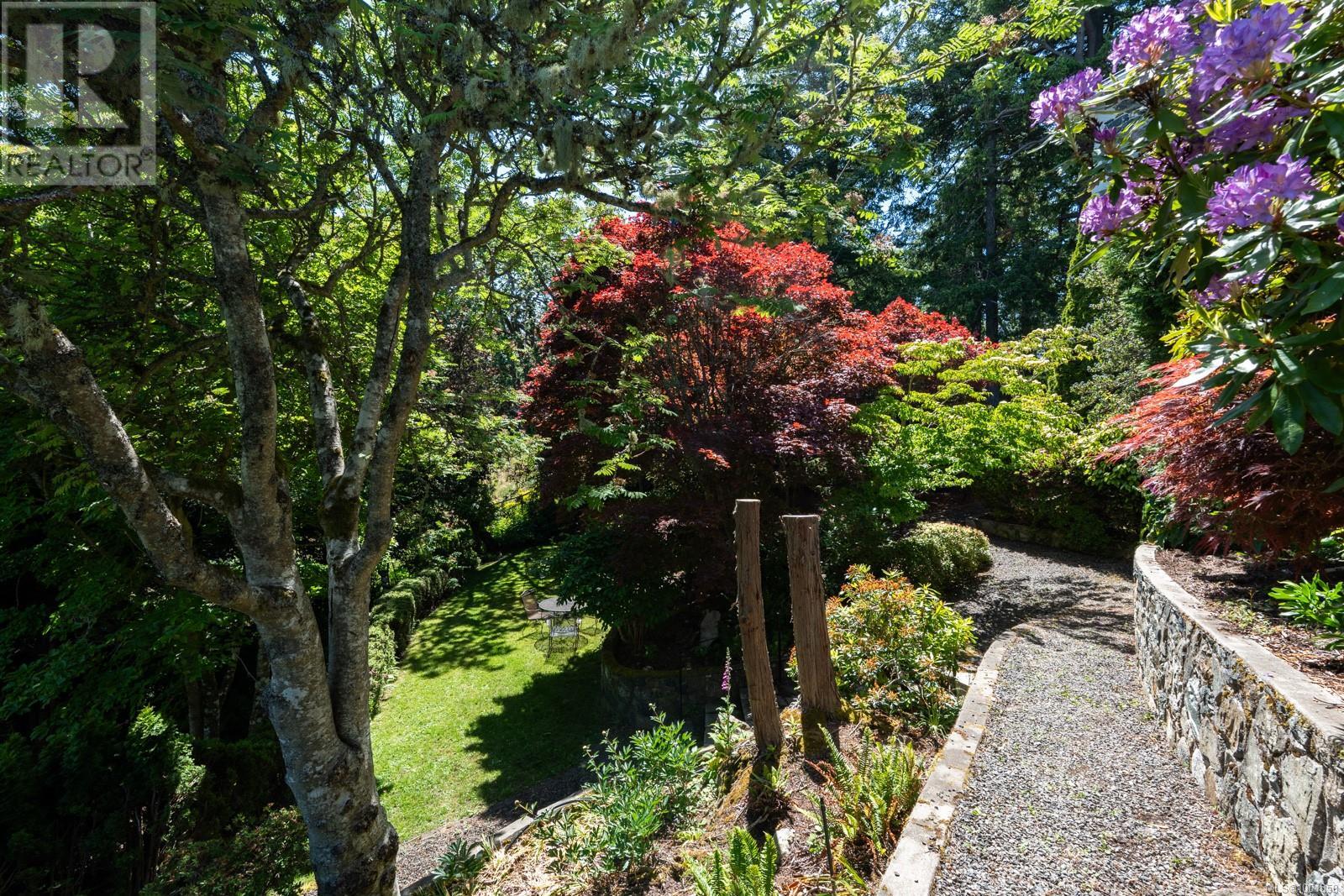 Photo 60 of 305 Denison Rd, Oak Bay BC
