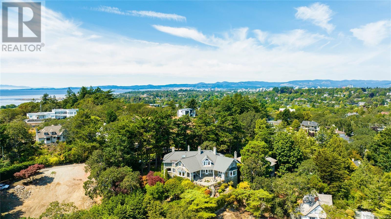 Photo 42 of 305 Denison Rd, Oak Bay BC