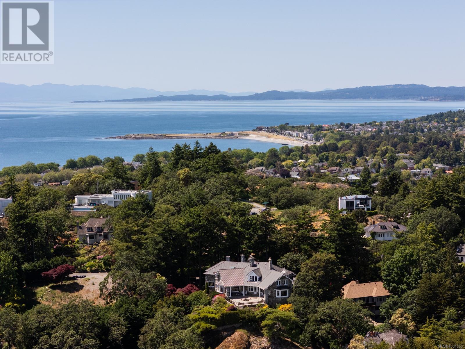 Photo 40 of 305 Denison Rd, Oak Bay BC