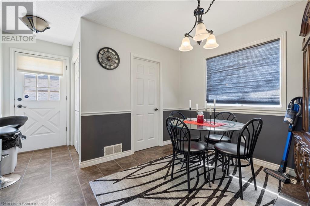 Photo 4 of 210 Valleyview Drive, Ancaster ON