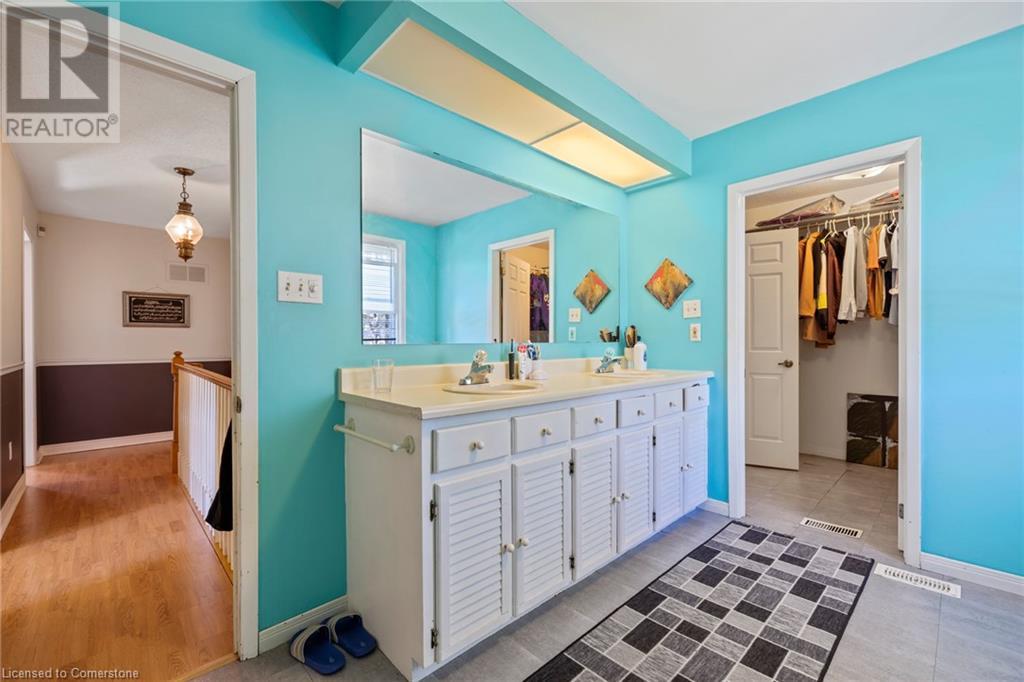 Photo 35 of 210 Valleyview Drive, Ancaster ON