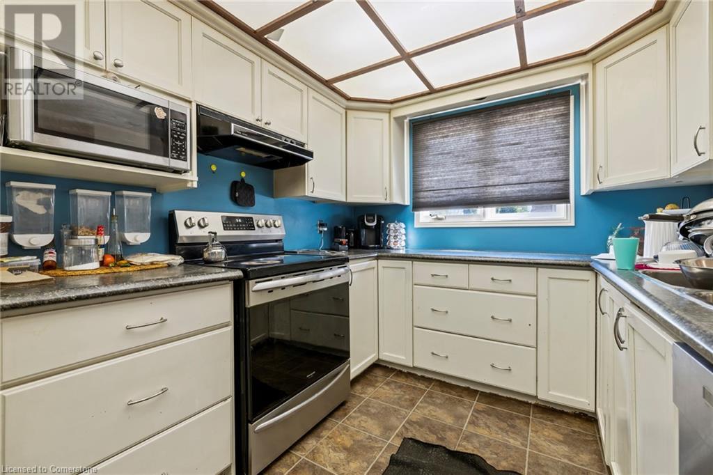 Photo 10 of 210 Valleyview Drive, Ancaster ON
