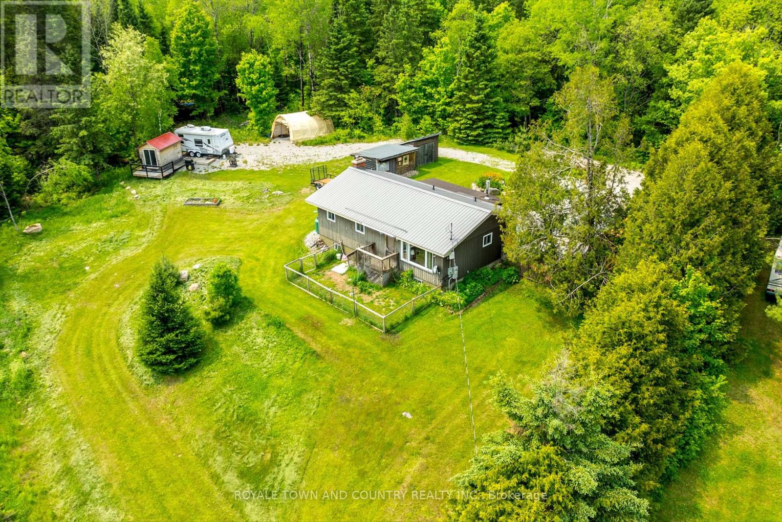 Single Family House Bungalow for Sale in  TWEED DRIVE Highlands East (Glamorgan) 