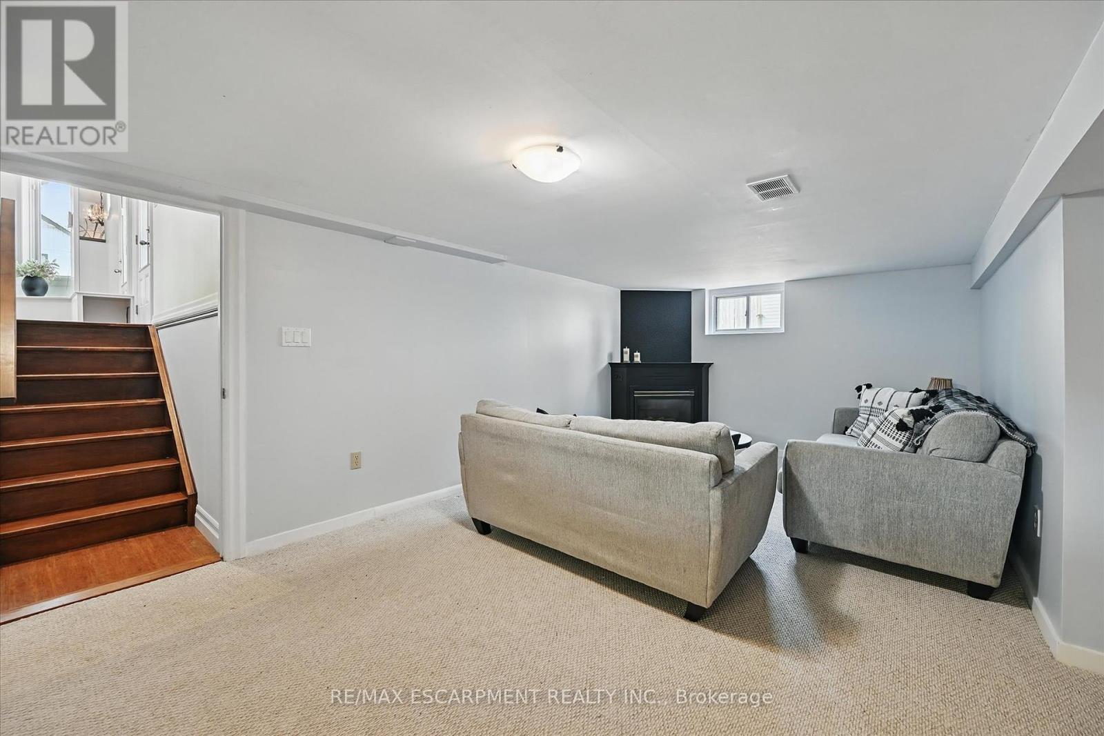Photo 6 of 462 Woodland Avenue, Burlington ON