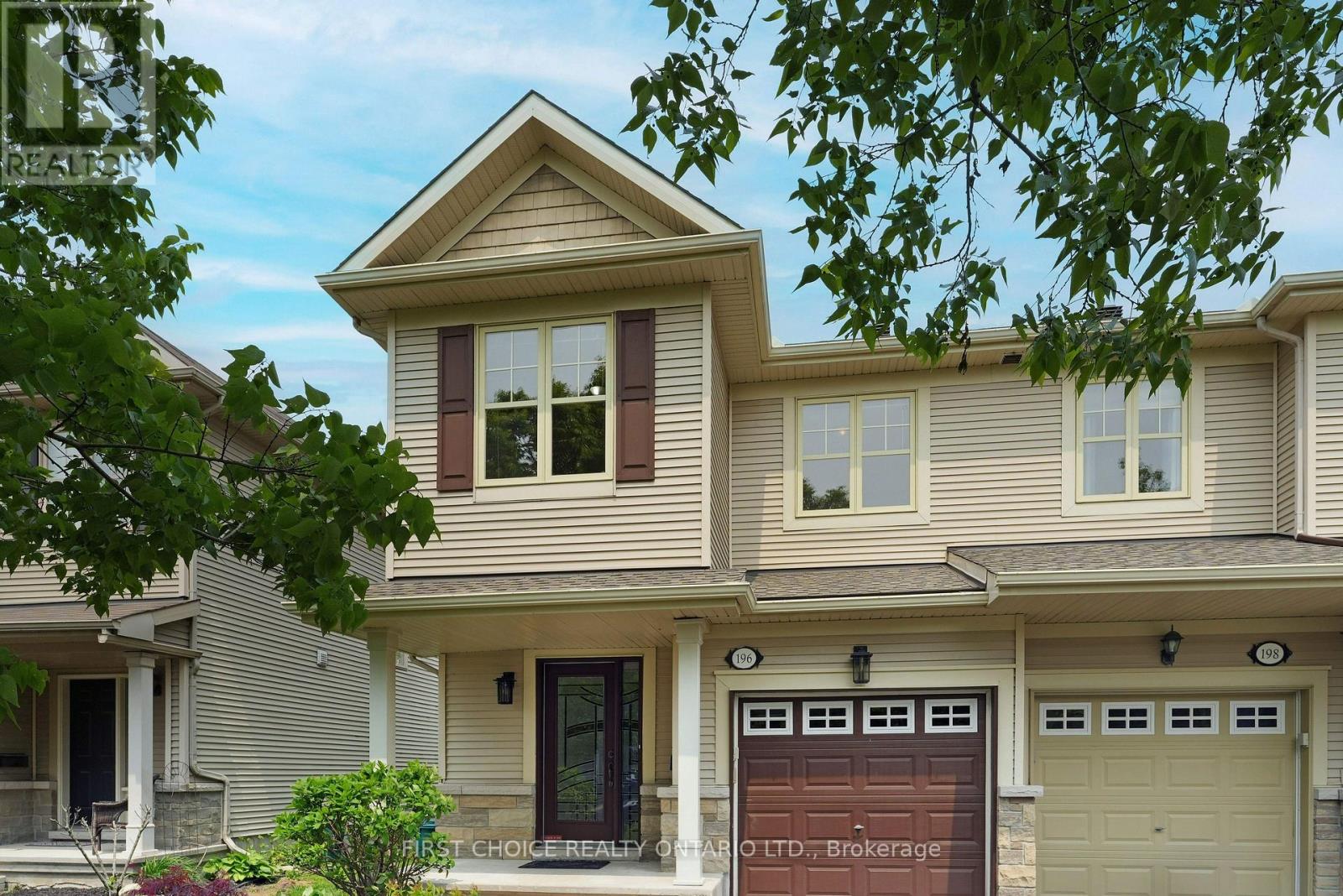 Immaculate End Unit backing onto greenspace