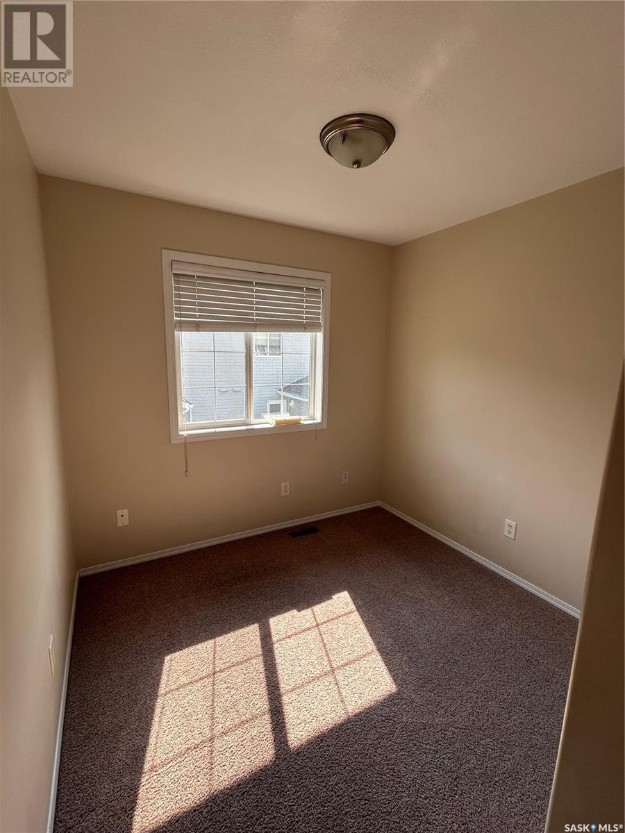 Single Family House 2 Level for Sale in  Cranbourn CRESCENT Regina 