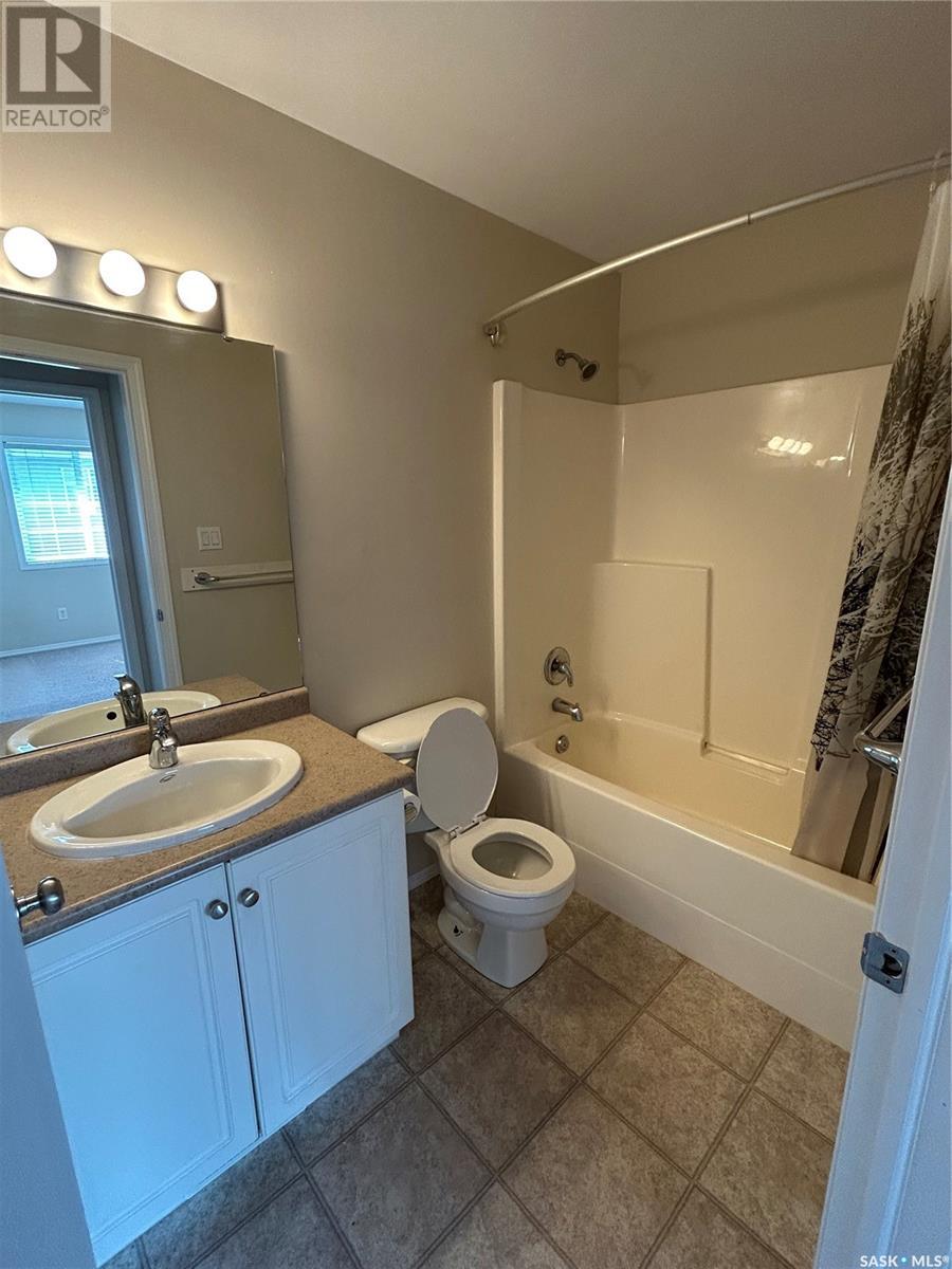 Single Family House 2 Level for Sale in  Cranbourn CRESCENT Regina 