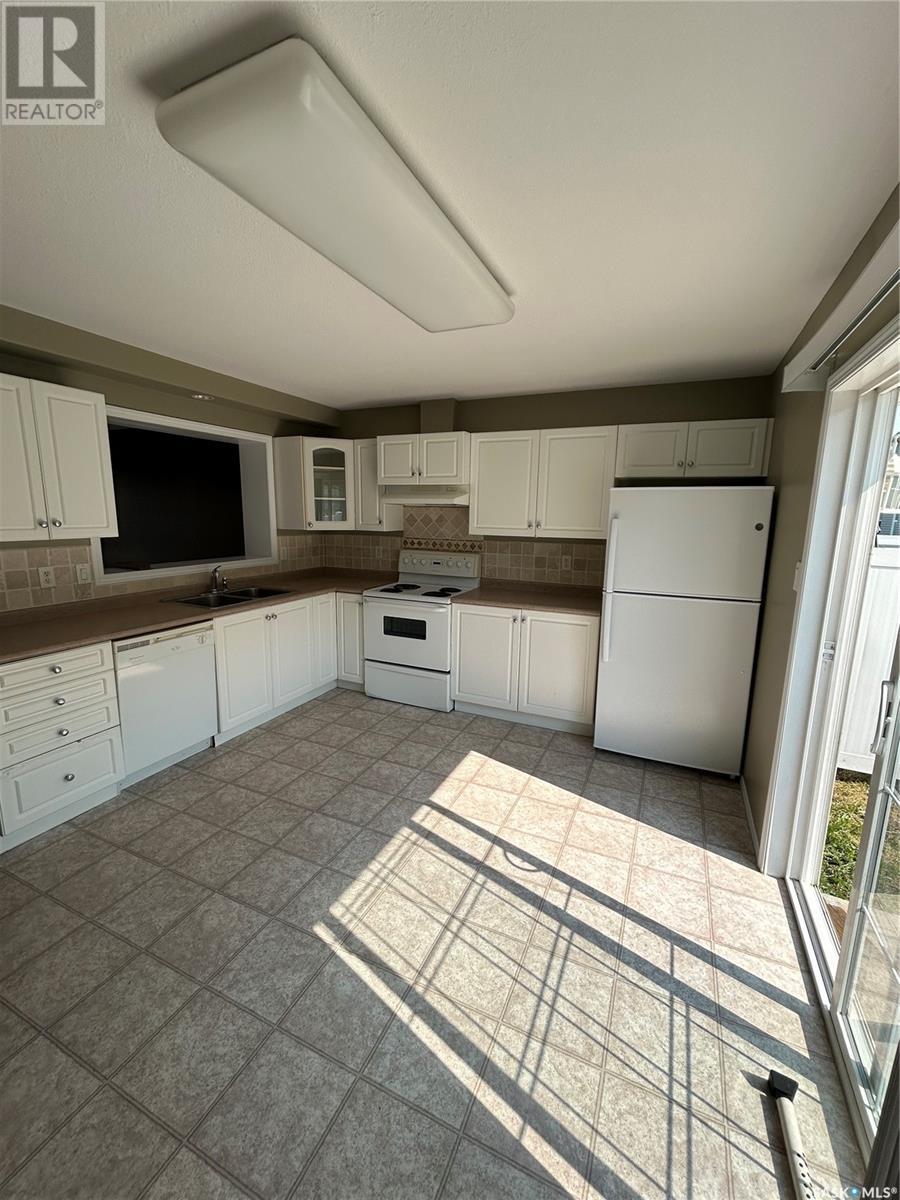 Single Family House 2 Level for Sale in  Cranbourn CRESCENT Regina 