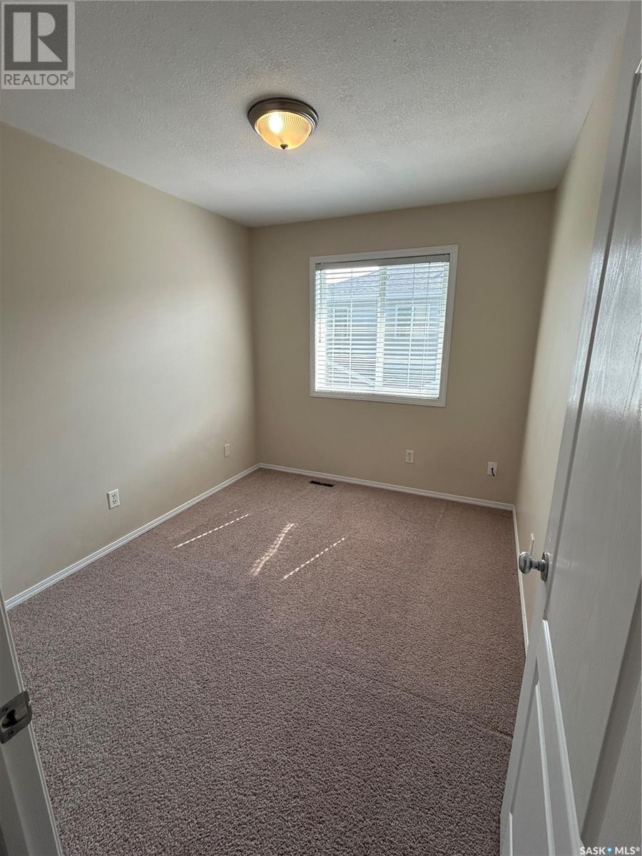 Single Family House 2 Level for Sale in  Cranbourn CRESCENT Regina 