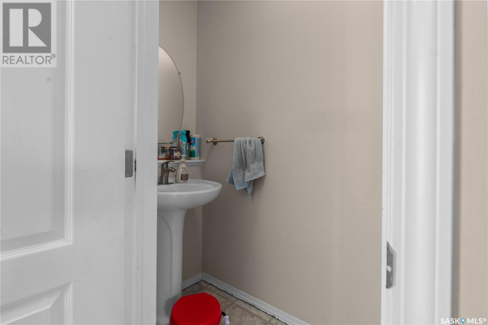Single Family House 2 Level for Sale in  Cranbourn CRESCENT Regina 