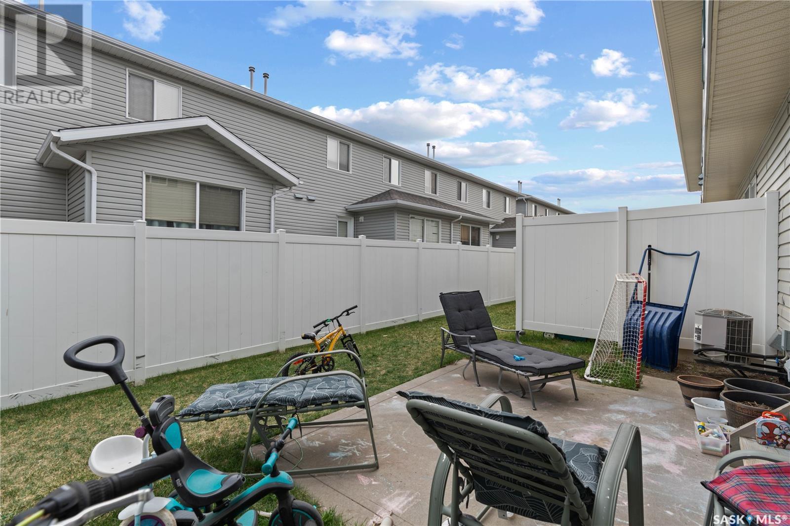 Single Family House 2 Level for Sale in  Cranbourn CRESCENT Regina 