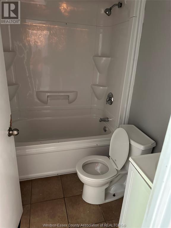 Photo 12 of 631 633 Parent Avenue, Windsor ON
