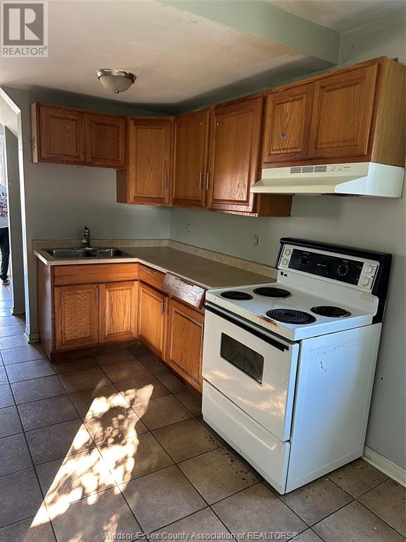 Photo 14 of 631 633 Parent Avenue, Windsor ON