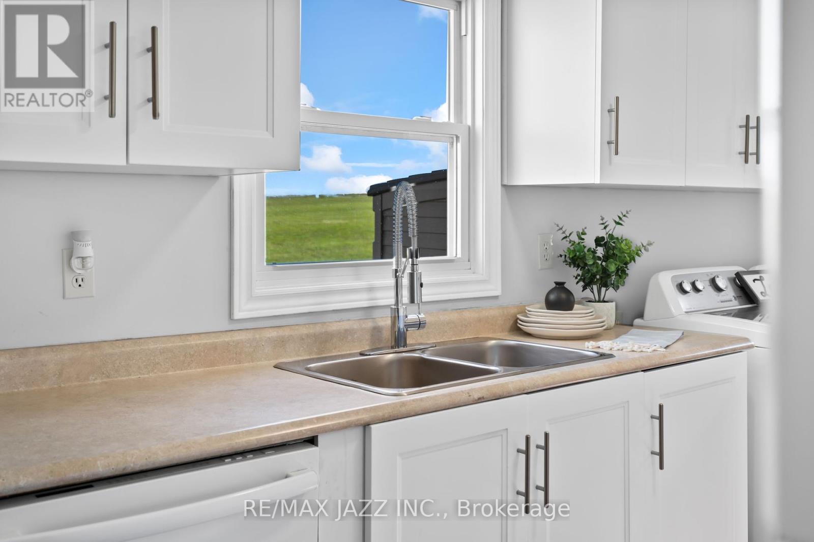 Photo 26 of 15 Bluffs Road, Clarington ON