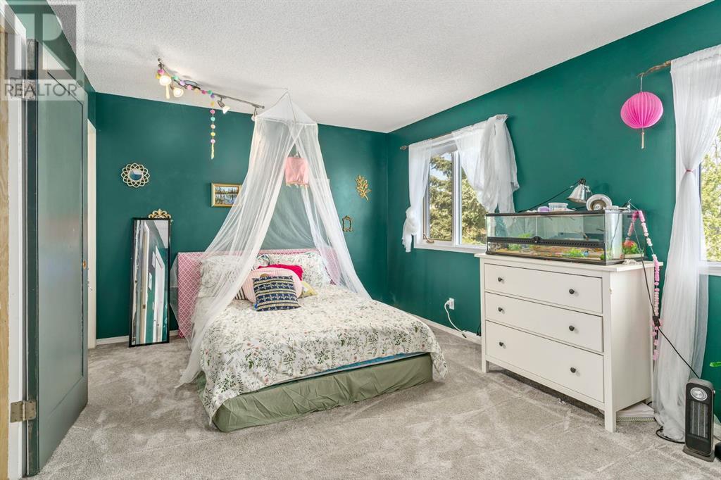 Single Family House for Sale in  Sierra Morena Road Signal Hill Calgary 