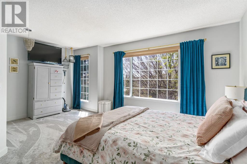 Single Family House for Sale in  Sierra Morena Road Signal Hill Calgary 