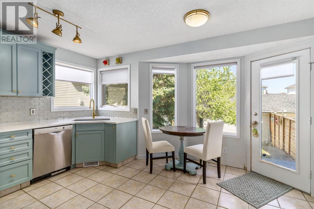 Single Family House for Sale in  Sierra Morena Road Signal Hill Calgary 