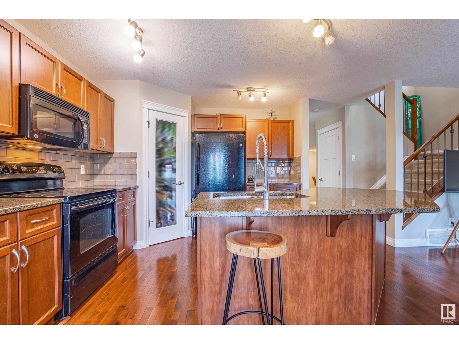Photo 10 of 17620 10 Av Sw, Edmonton AB
