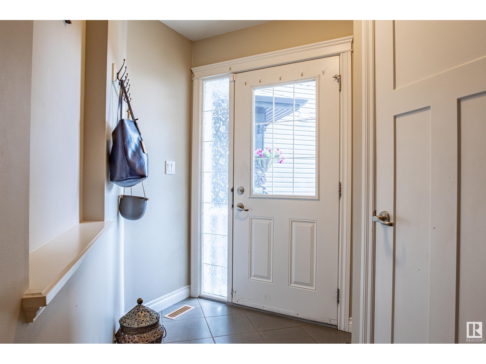 Photo 7 of 17620 10 Av Sw, Edmonton AB