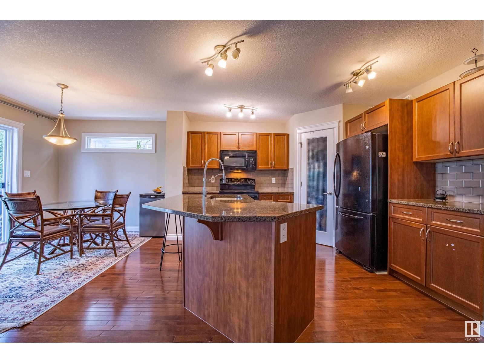 Photo 9 of 17620 10 Av Sw, Edmonton AB