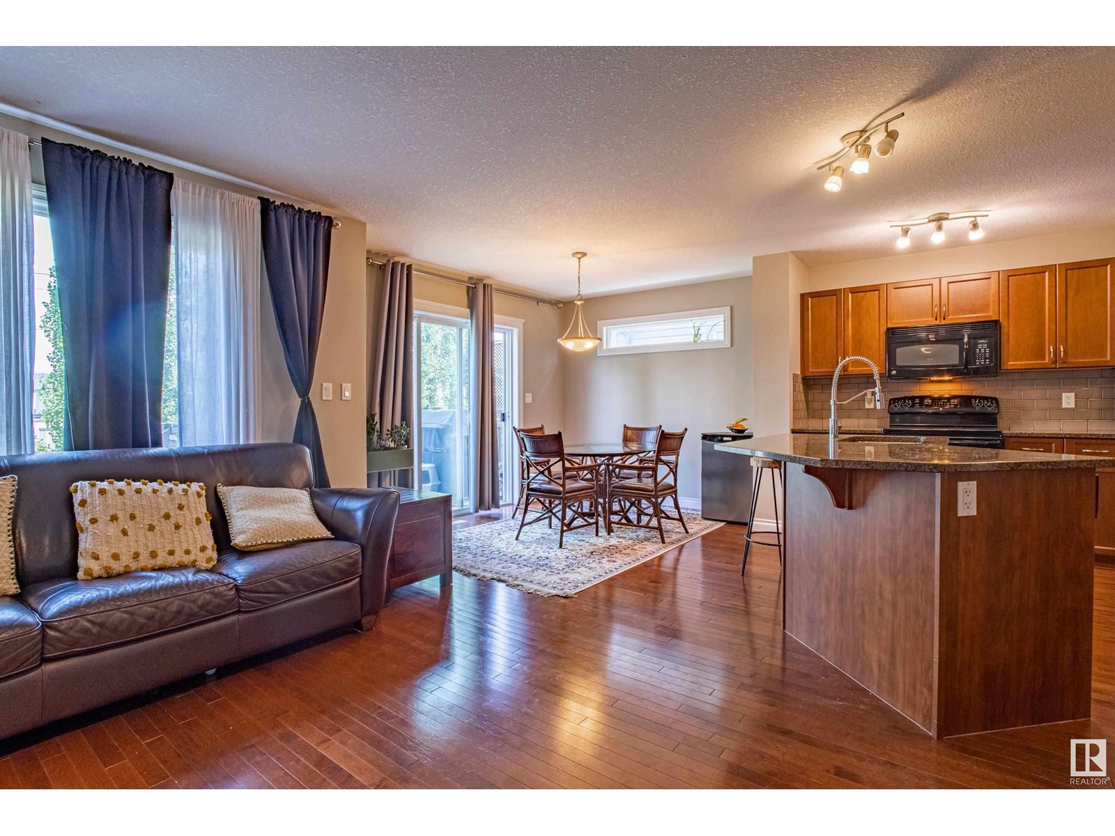 Photo 20 of 17620 10 Av Sw, Edmonton AB