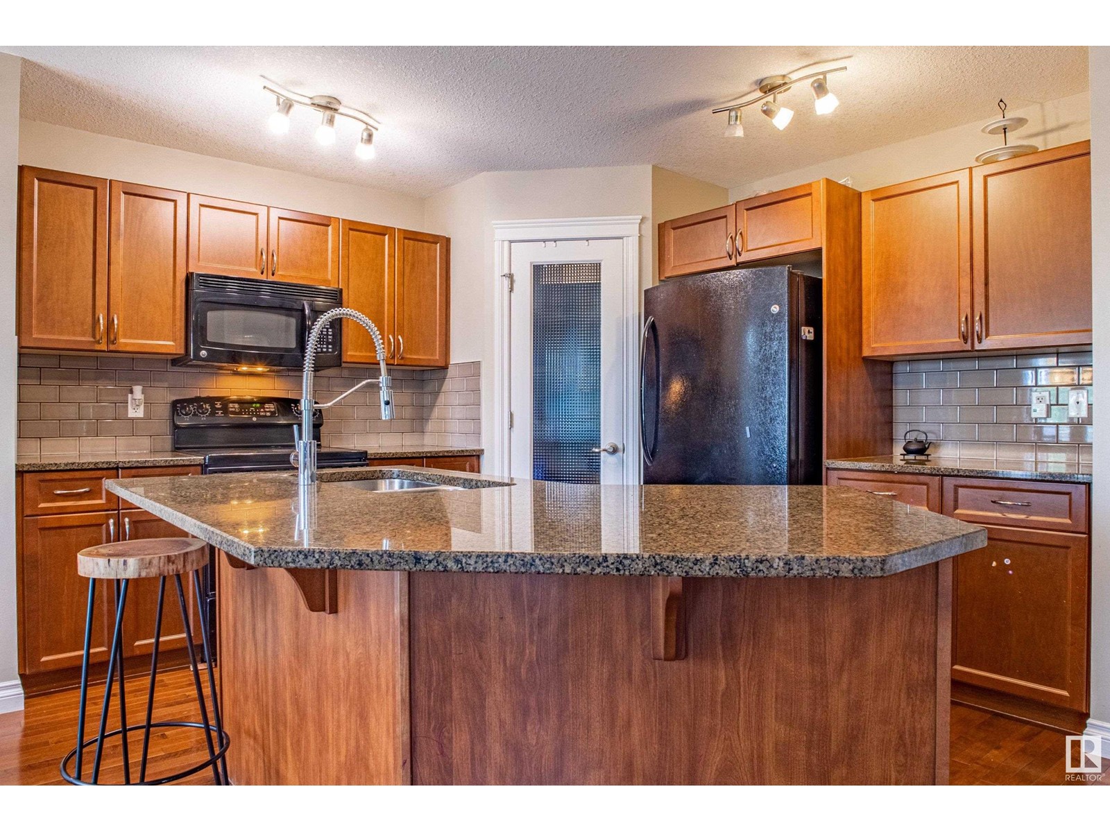 Photo 8 of 17620 10 Av Sw, Edmonton AB