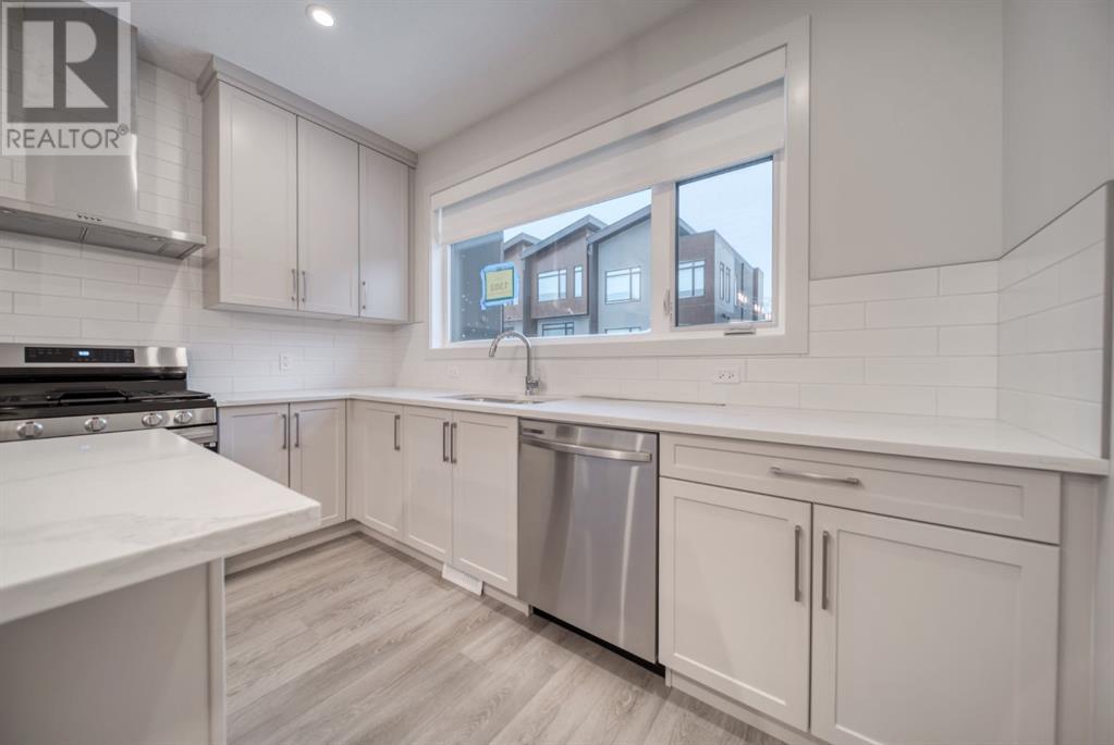 Single Family House for Sale in  Royal Elm Green NW Royal Oak Calgary 