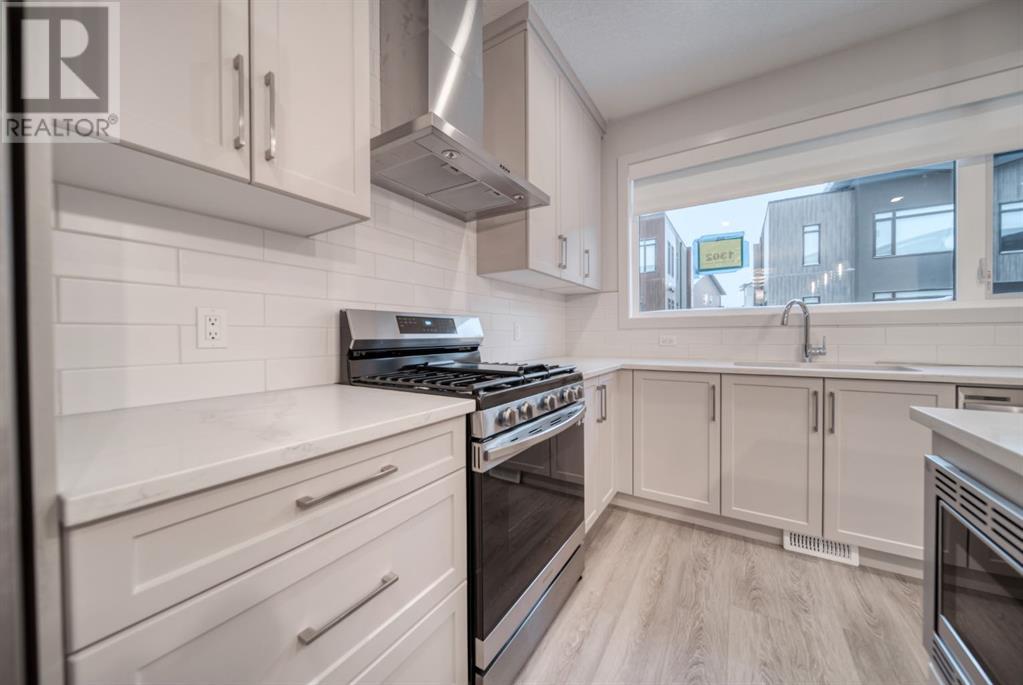 Single Family House for Sale in  Royal Elm Green NW Royal Oak Calgary 