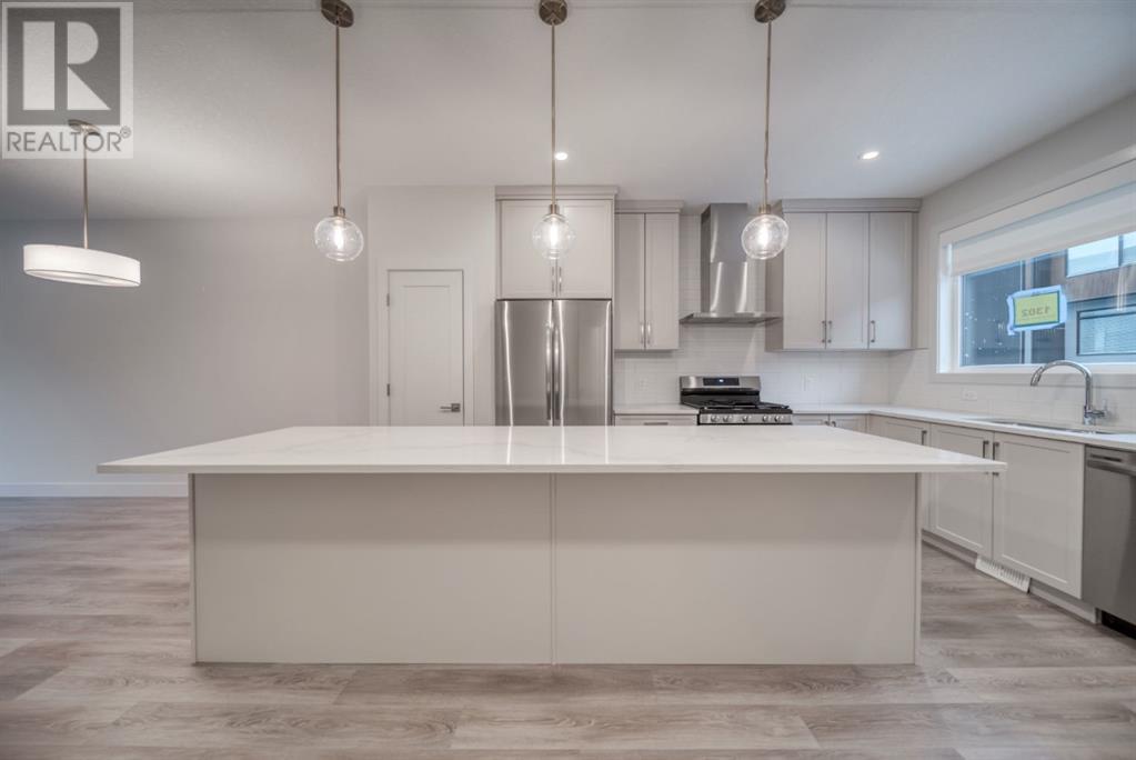 Single Family House for Sale in  Royal Elm Green NW Royal Oak Calgary 