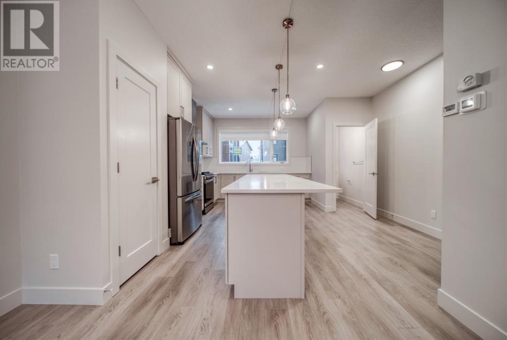 Single Family House for Sale in  Royal Elm Green NW Royal Oak Calgary 