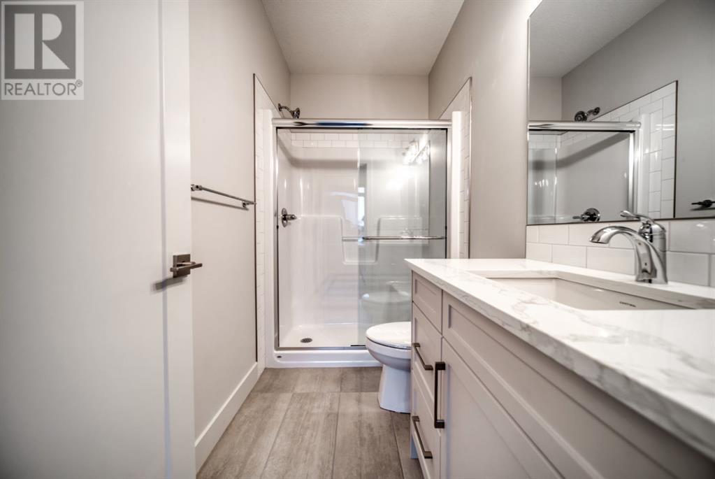 Single Family House for Sale in  Royal Elm Green NW Royal Oak Calgary 