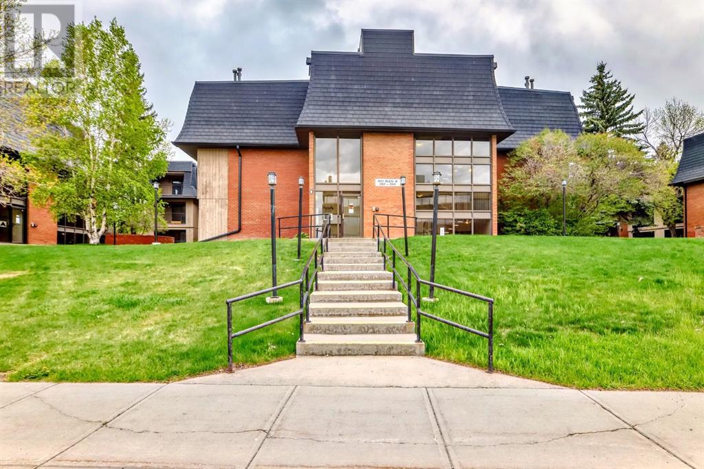 Single Family House for Sale in  B  Street NW Varsity Calgary 