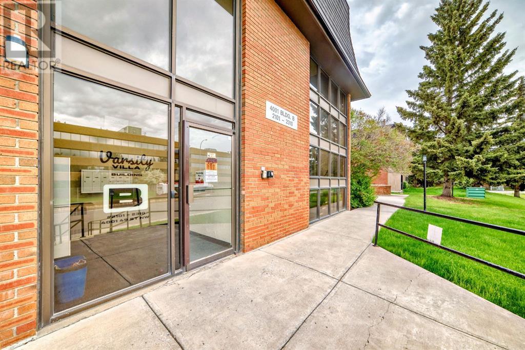 Single Family House for Sale in  B  Street NW Varsity Calgary 