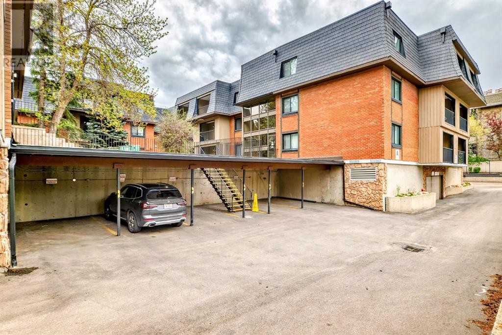 Single Family House for Sale in  B  Street NW Varsity Calgary 