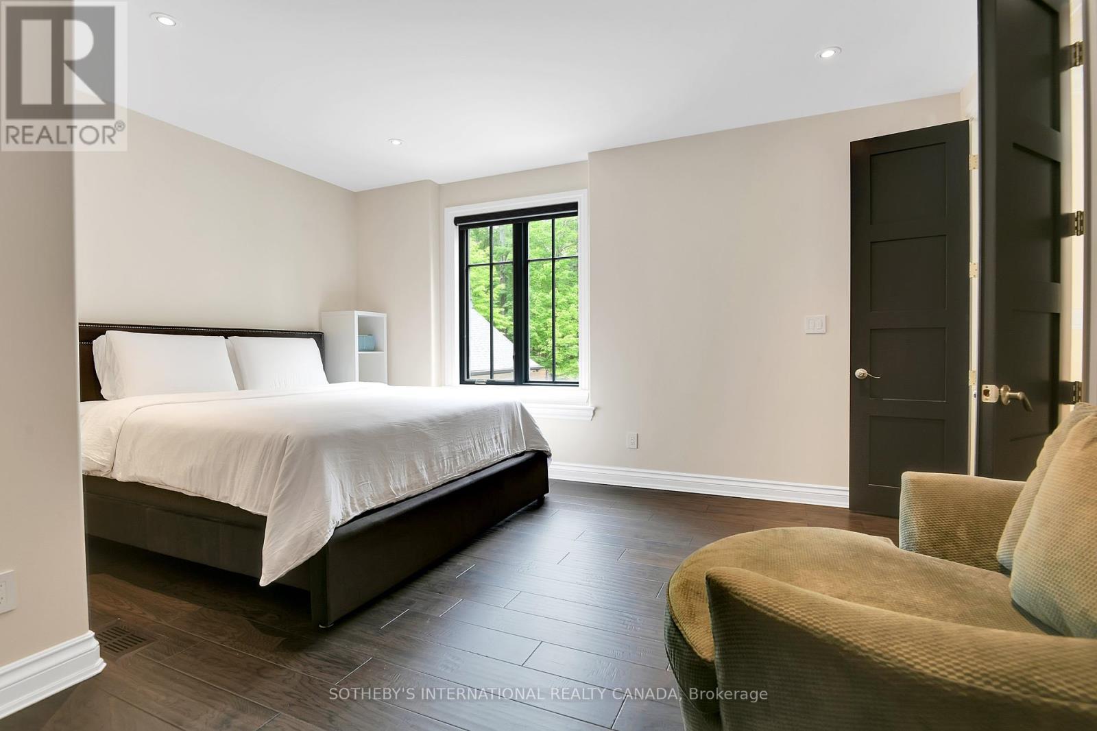 Photo 12 of 106 Lorlei Drive, Mcnab Braeside ON