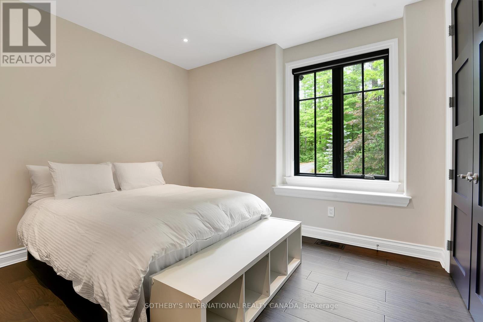 Photo 21 of 106 Lorlei Drive, Mcnab Braeside ON