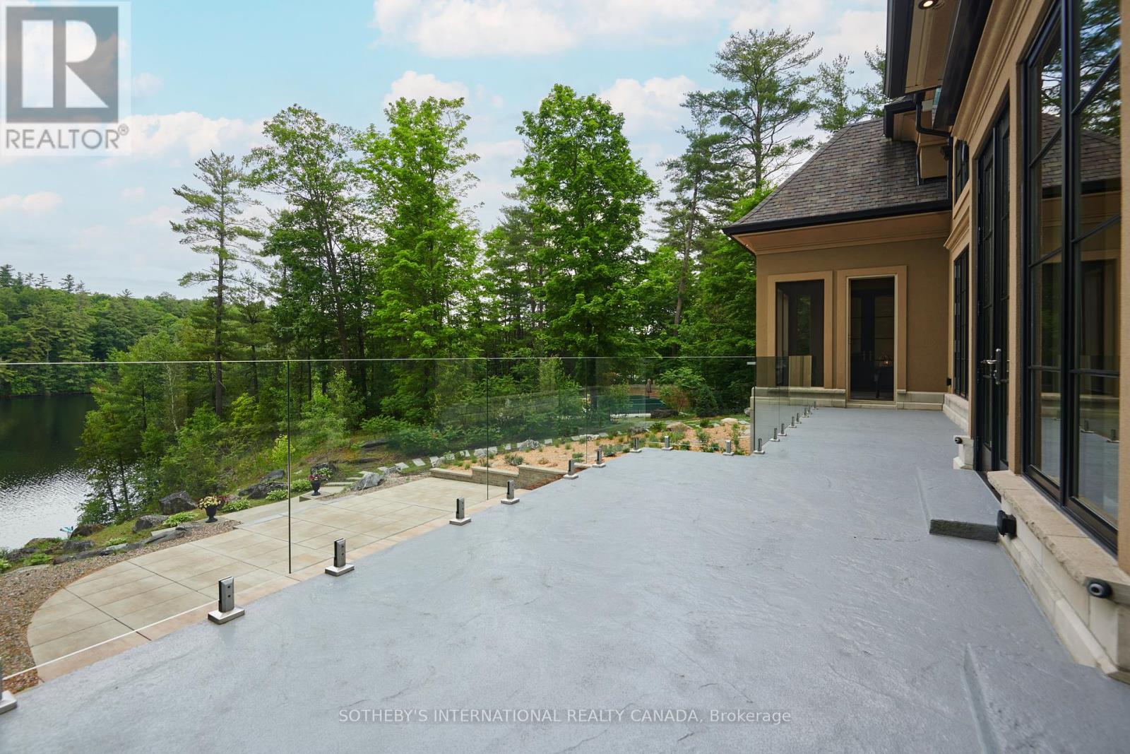 Photo 24 of 106 Lorlei Drive, Mcnab Braeside ON