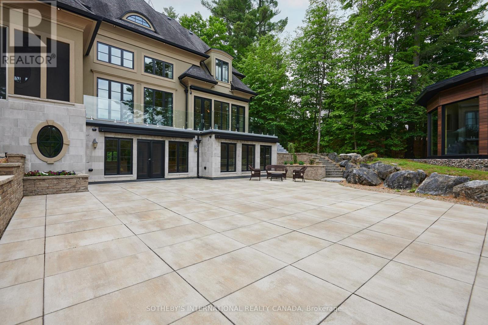 Photo 39 of 106 Lorlei Drive, Mcnab Braeside ON