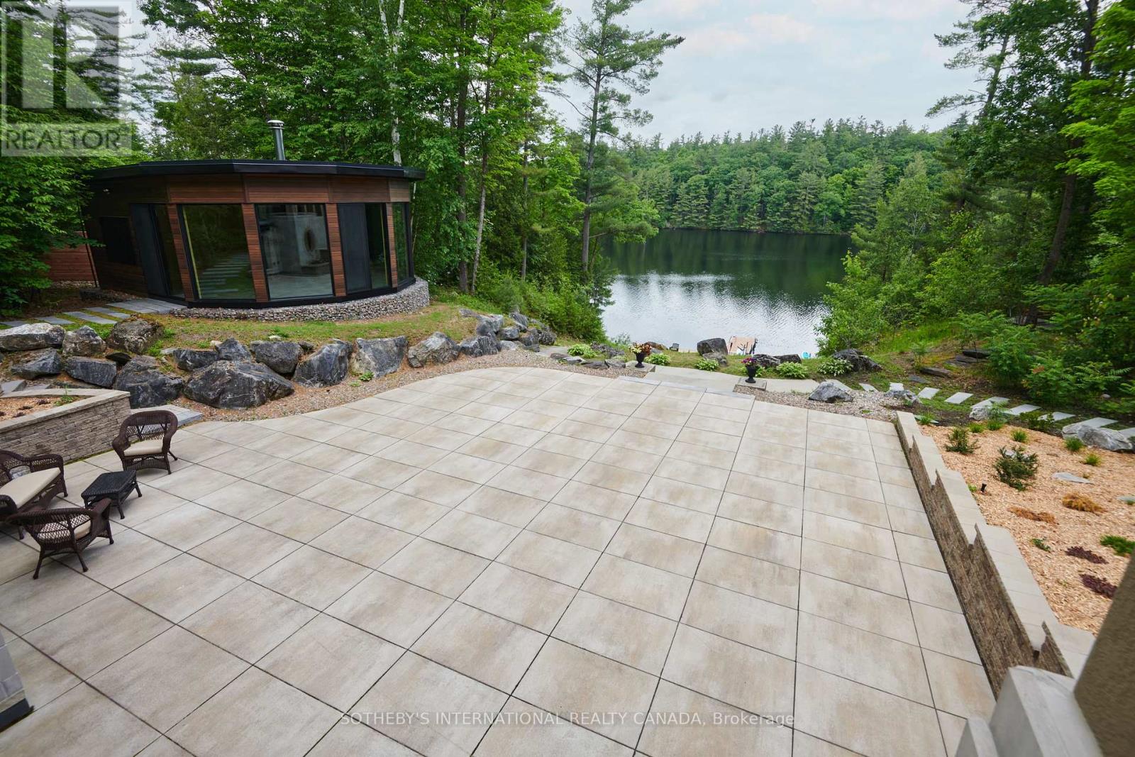 Photo 26 of 106 Lorlei Drive, Mcnab Braeside ON