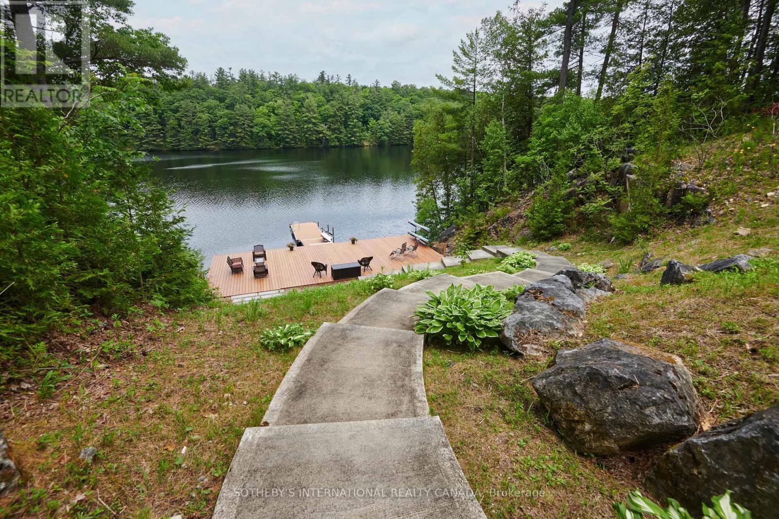 Photo 27 of 106 Lorlei Drive, Mcnab Braeside ON
