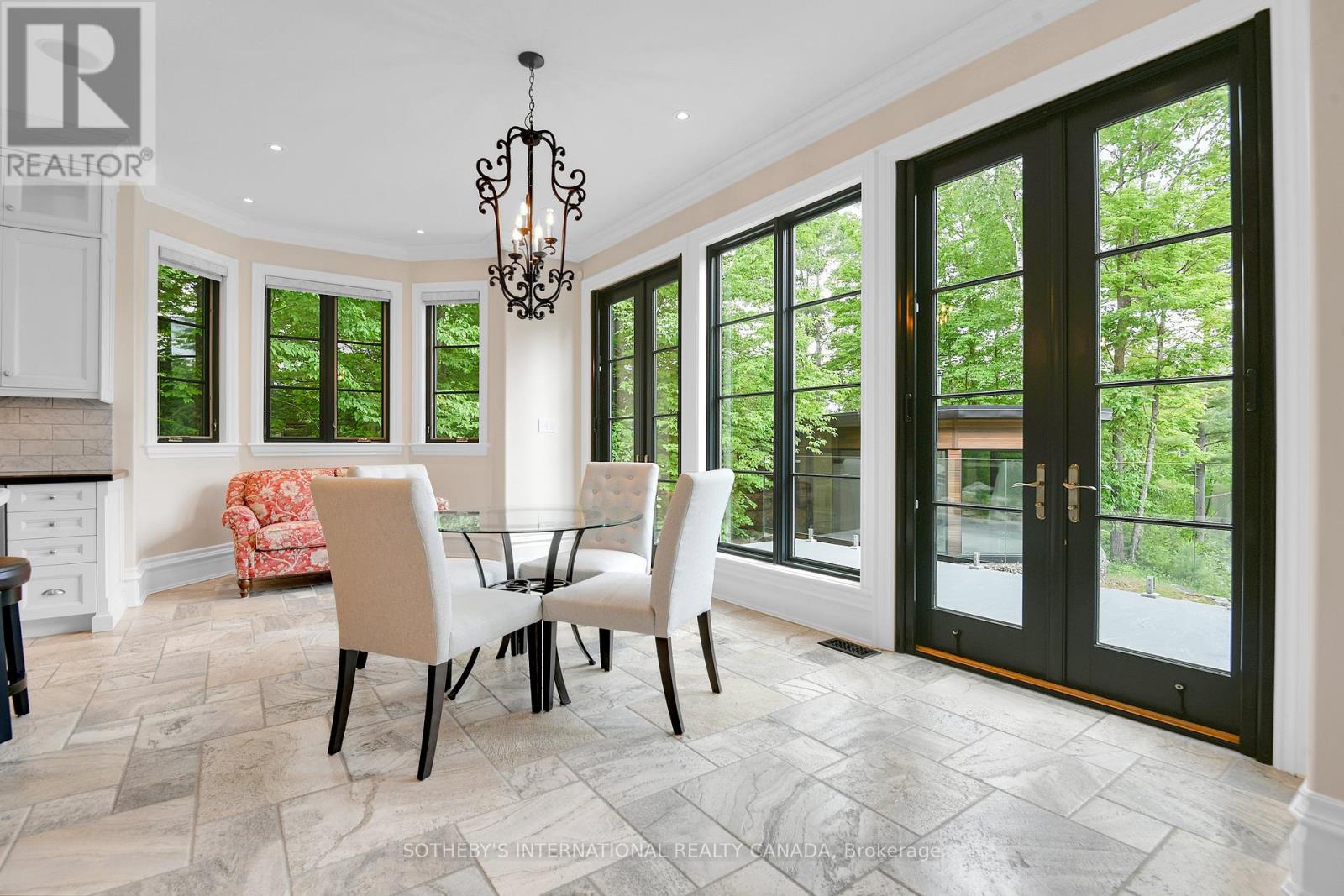 Photo 23 of 106 Lorlei Drive, Mcnab Braeside ON