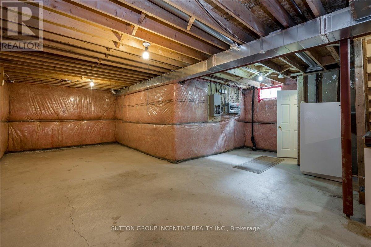 Single Family House Bungalow for Sale in  CUNDLES ROAD W Barrie (Northwest) 