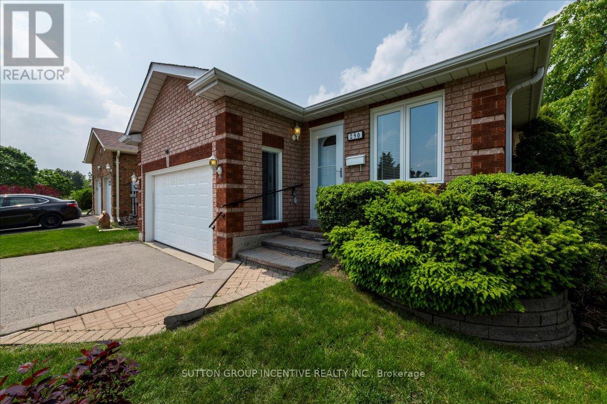 Single Family House Bungalow for Sale in  CUNDLES ROAD W Barrie (Northwest) 